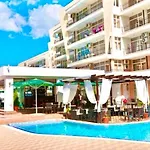Grand Kamelia Sunny Napospart